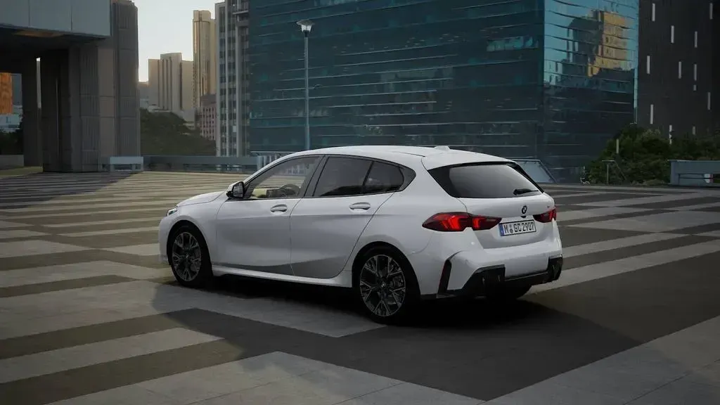Neu BMW 116 M Sport 122 PS (89 kW) 2026 Weiß Kleinwagen