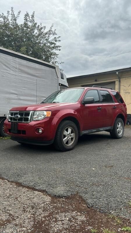 Rot Gebraucht 2011 Ford Escape SUV | 6.590 € - Bild 1/4