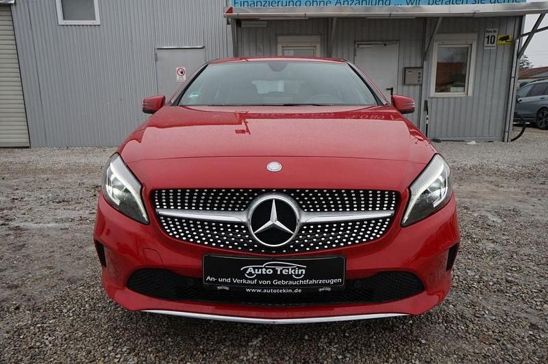 Gebraucht Mercedes A160 102 PS (75 kW) 2016 Rot Limousine
