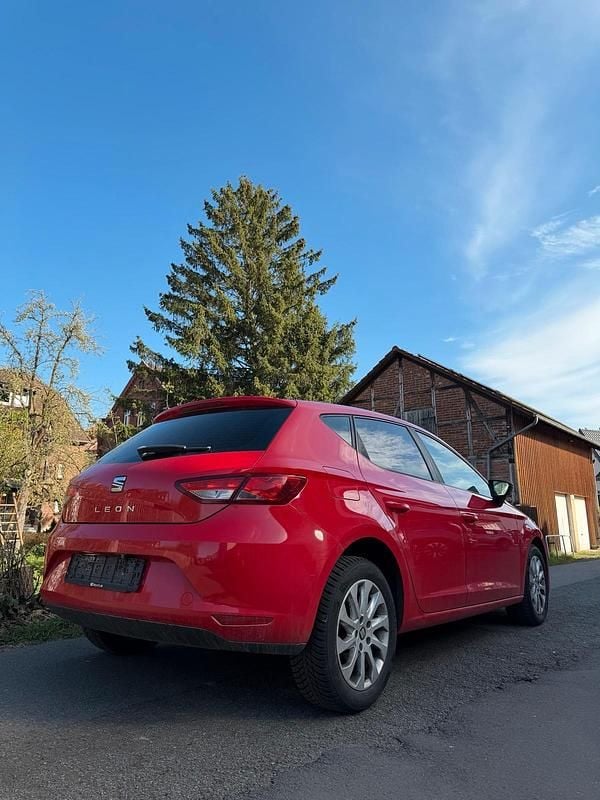 Gebraucht Seat Leon 105 PS (77 kW) 2013 Rot Limousine
