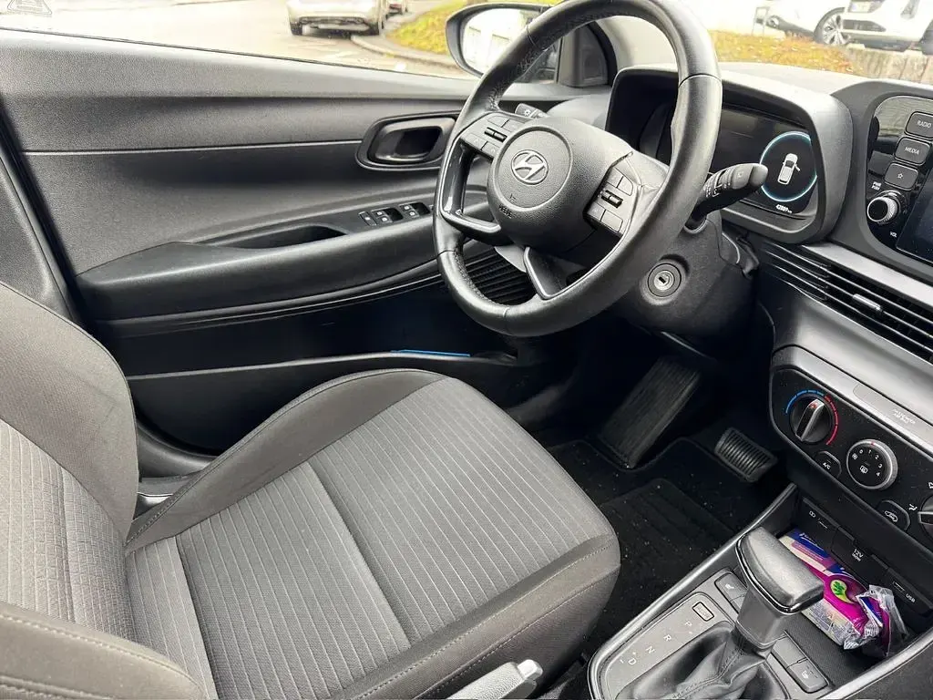Gebraucht Hyundai i20 101 PS (74 kW) 2022 Schwarz Kleinwagen