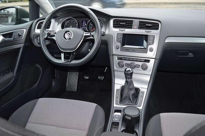 Second-hand VW Golf VII Trendline 86 CP (63 kW) 2016 Verde Berlinǎ