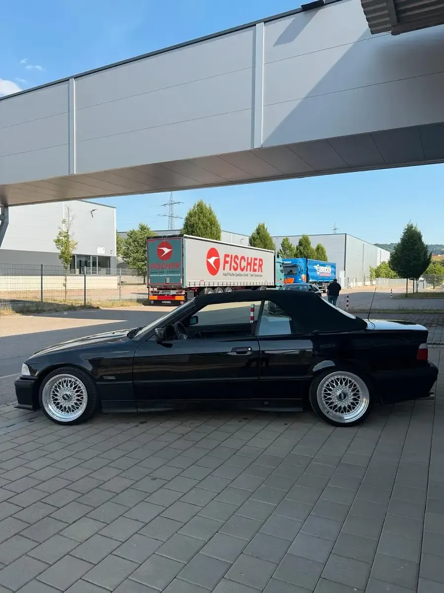 Gebraucht BMW 320 Cabriolet 150 PS (110 kW) 1997 Schwarz Cabrio