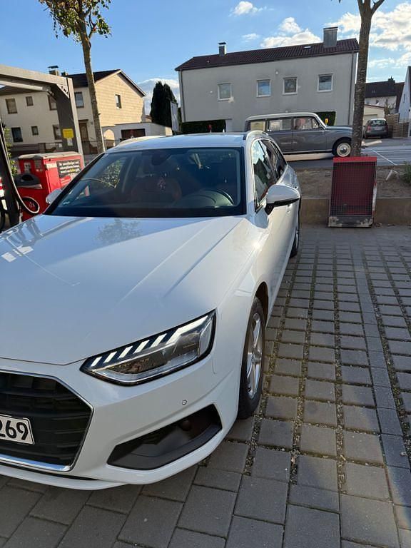 Weiß Gebraucht 2020 Audi A4 Advanced Kombi | 22.100 € (Etwas zu teuer) - Bild 1/4