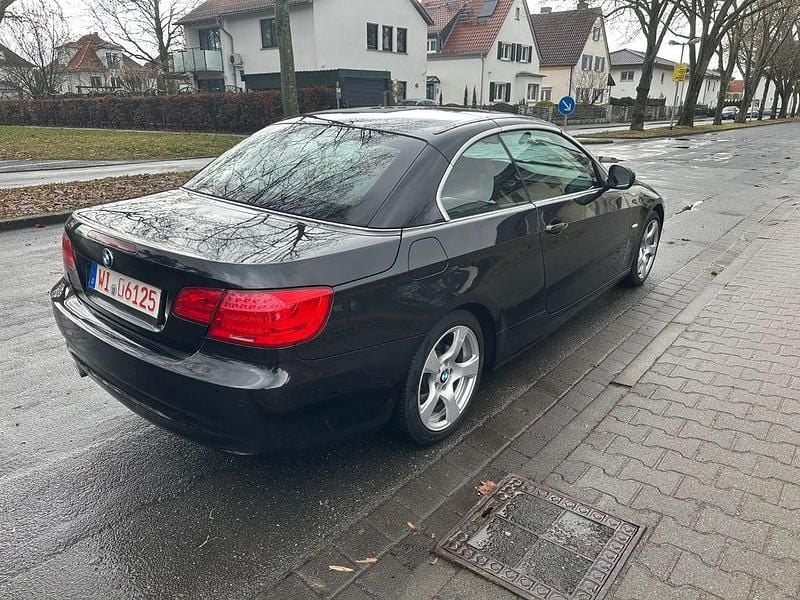 Gebraucht BMW 320 Cabriolet 184 PS (135 kW) 2012 Schwarz Cabrio