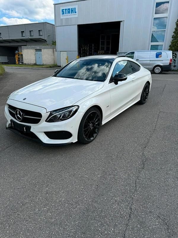 Weiß Gebraucht 2018 Mercedes C250 AMG line Coupé | 23.500 € (Fairer Preis) - Bild 1/4