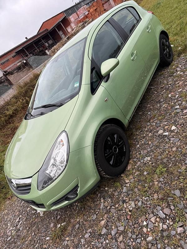 Grün Gebraucht 2010 Opel Corsa Kleinwagen | 1.900 € (Superpreis) - Bild 1/4