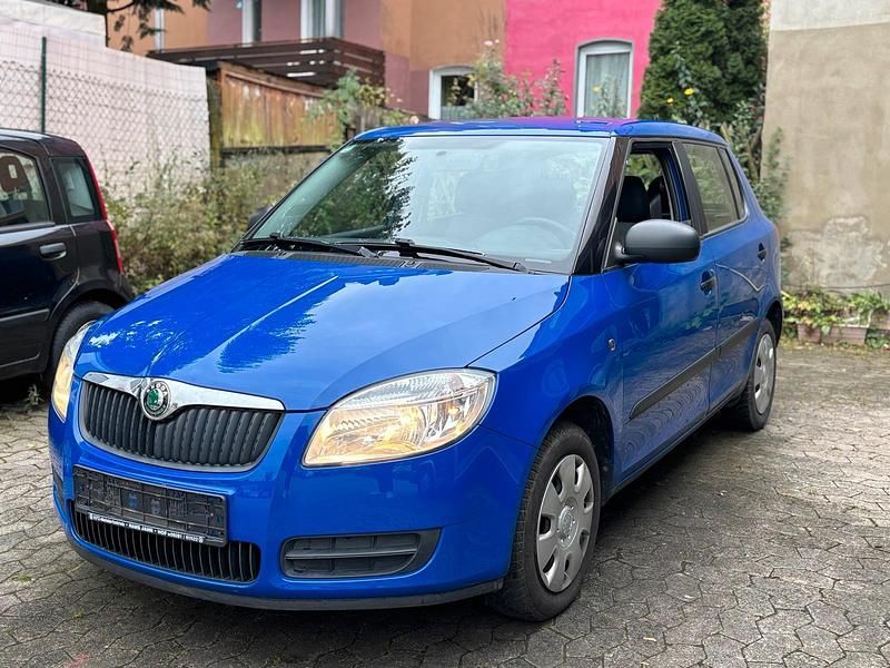 Blau Gebraucht 2010 Skoda Fabia Limousine | 1.650 € (Superpreis) - Bild 1/4