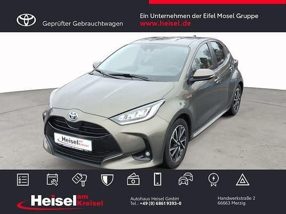 Manganbronze metallic Gebraucht 2020 Toyota Yaris Hybrid Basis Limousine | 15.990 € (Fairer Preis) - Bild 1/4