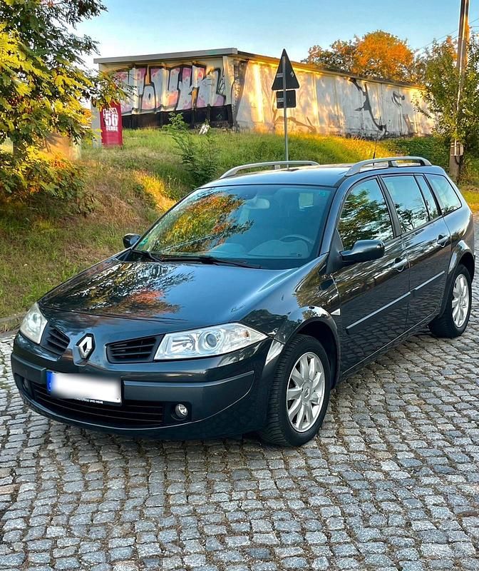 Grau Gebraucht 2008 Renault Mégane GrandTour Kombi | 2.190 € (Fairer Preis) - Bild 1/4