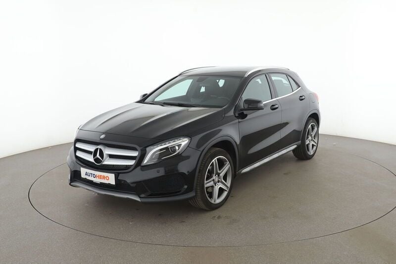 Schwarz Gebraucht 2015 Mercedes GLA200 AMG line SUV | 17.600 € (Fairer Preis) - Bild 1/4