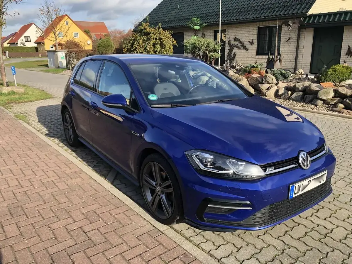 Gebraucht VW Golf VII Highline 150 PS (110 kW) 2017 Blau Kleinwagen