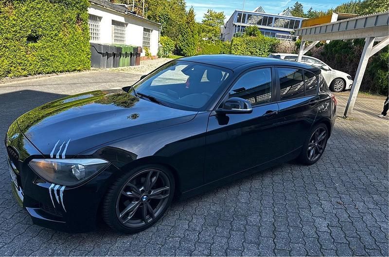Schwarz Gebraucht 2011 BMW 116 Kleinwagen | 6.800 € - Bild 1/4