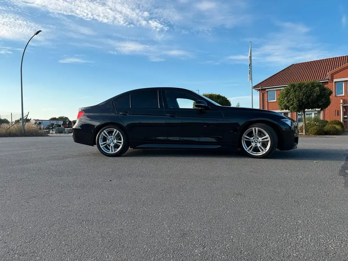Gebraucht BMW 318 M Sport 143 PS (105 kW) 2012 Schwarz Limousine