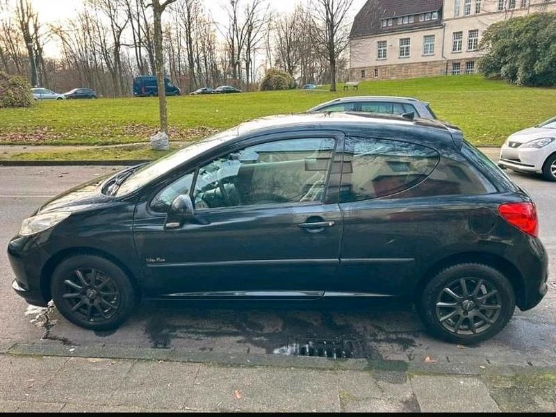 Gebraucht Peugeot 207 55 PS (40 kW) 2009 Schwarz Limousine