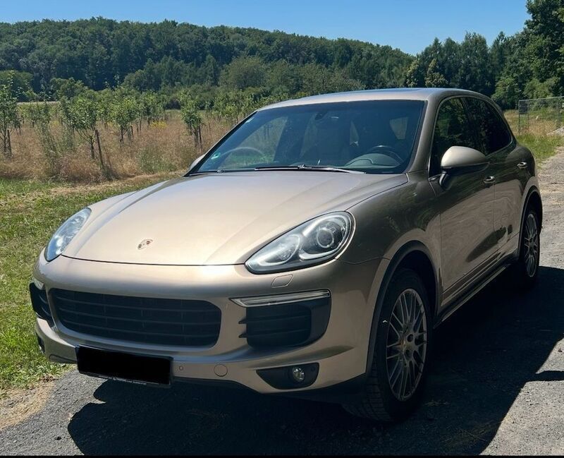 Silber Gebraucht 2015 Porsche Cayenne SUV | 27.800 € (Guter Preis) - Bild 1/4