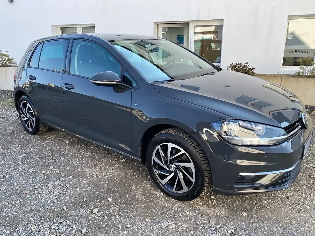 Używany VW Golf VII Join 86 KM (63 kW) 2018 Szary Sedan/Limuzyna