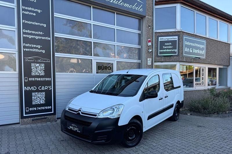 Weiß Gebraucht 2017 Citroën Berlingo Van / Kleinbus | 9.997 € (Teuer) - Bild 1/4