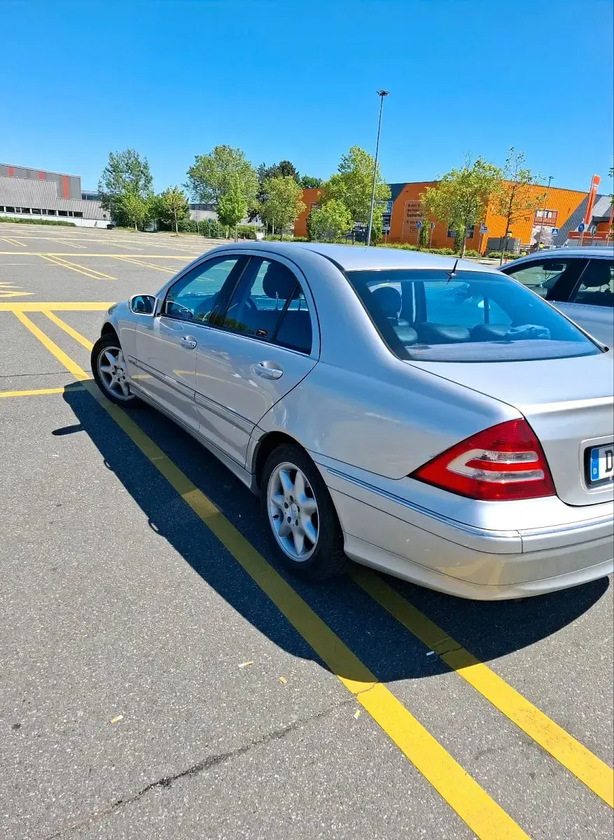 Gebraucht Mercedes C220 Avantgarde 150 PS (110 kW) 2005 Silber Limousine