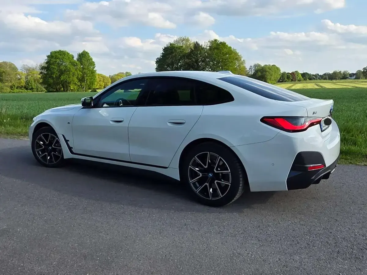 Gebraucht BMW i4 M Sport 210 kW (286 PS) 2023 Weiß Limousine