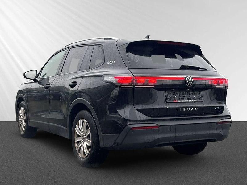 Gebraucht VW Tiguan Goal 150 PS (110 kW) 2024 Schwarz SUV