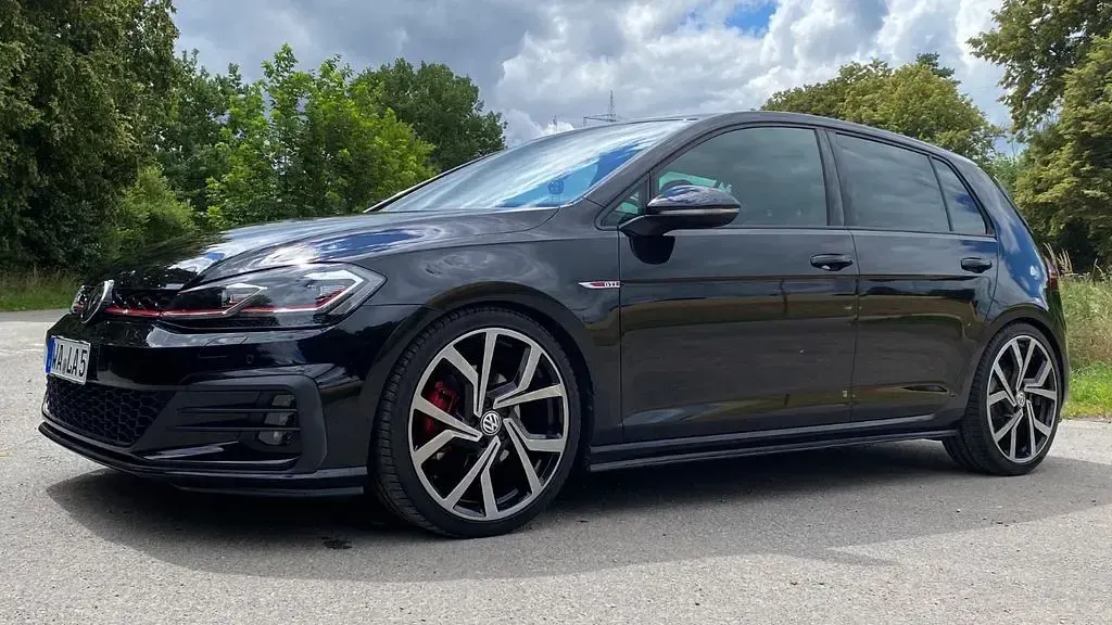 Second-hand VW Golf VII GTI 230 CP (169 kW) 2017 Negru Berlinǎ