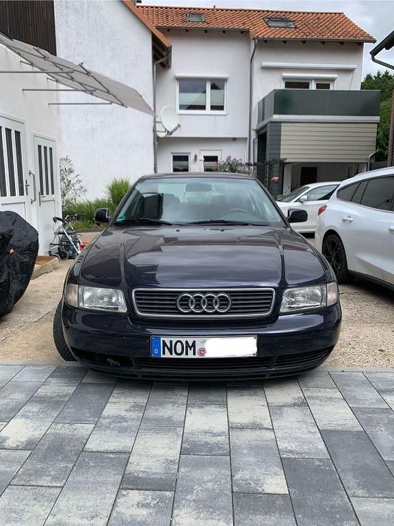 Blau Gebraucht 1997 Audi A4 Limousine | 500 € (Superpreis) - Bild 1/4
