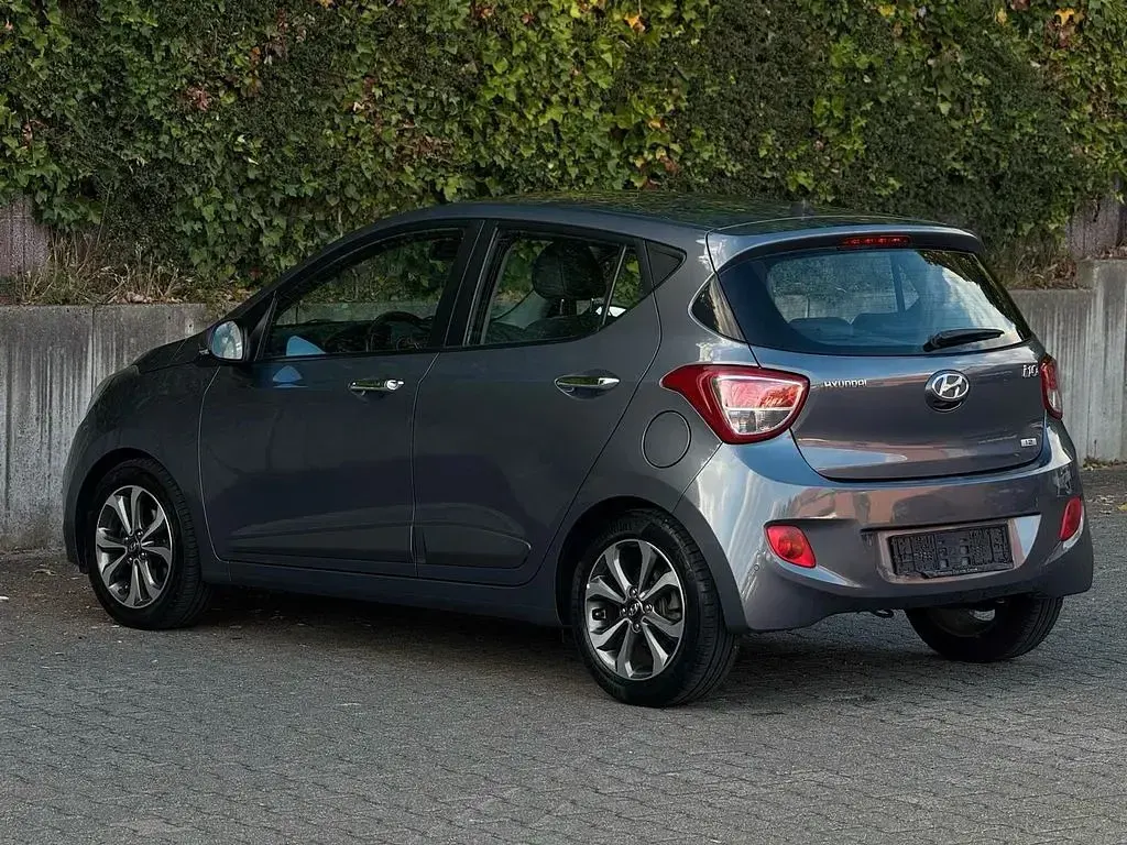 Gebraucht Hyundai i10 GO! 87 PS (63 kW) 2014 Grau Kleinwagen