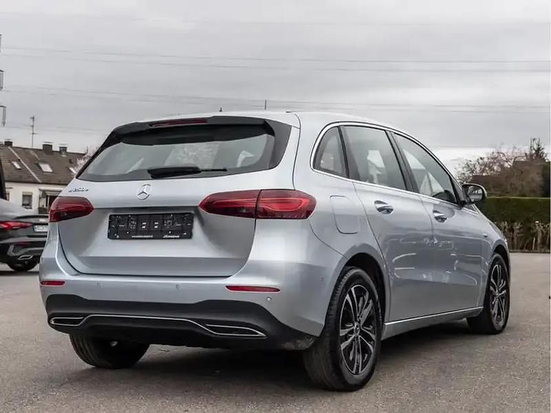 Gebraucht Mercedes E250 163 PS (119 kW) 2025 Silber hightech silver metallic Kombi