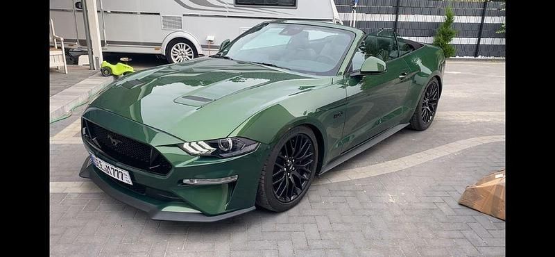 Grün Gebraucht 2023 Ford Mustang GT Cabrio | 51.499 € (Fairer Preis) - Bild 1/4