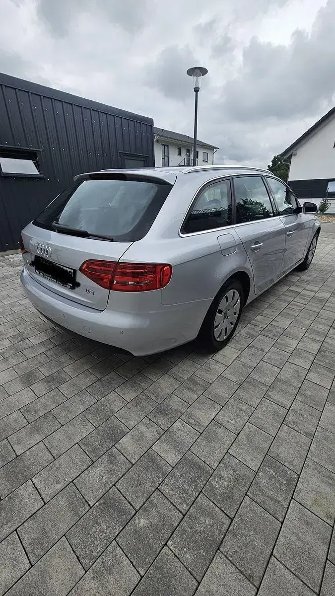 Używany Audi A4 Attraction 120 KM (88 kW) 2010 Srebrny Kombi