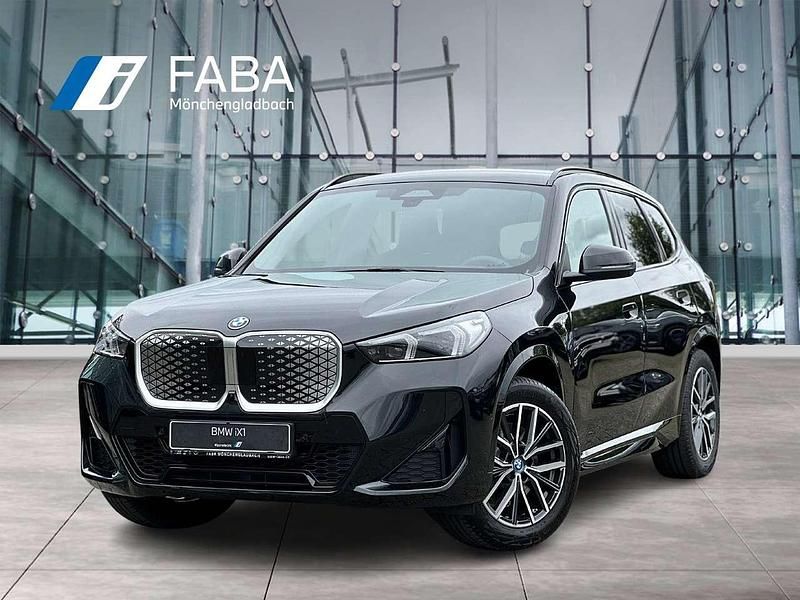 Schwarz Neu 2025 BMW iX1 M Sport SUV | 57.690 € (Fairer Preis) - Bild 1/4