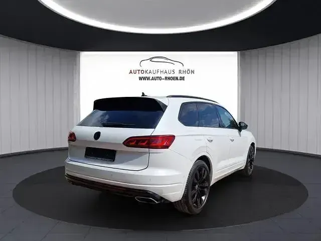 Gebraucht VW Touareg R-line 421 PS (309 kW) 2021 Oryxweiß perlmutteffekt SUV