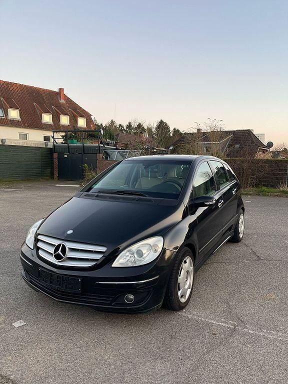 Schwarz Gebraucht 2007 Mercedes B200 Van / Kleinbus | 4.550 € - Bild 1/4