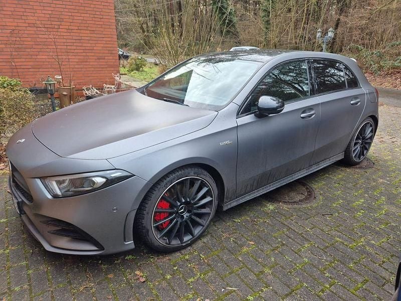 Grau Gebraucht 2020 Mercedes A35 AMG AMG Limousine | 29.000 € (Superpreis) - Bild 1/4