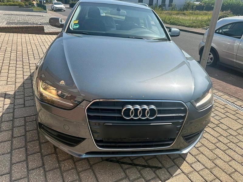 Grau Gebraucht 2012 Audi A4 Kombi | 6.400 € (Superpreis) - Bild 1/4