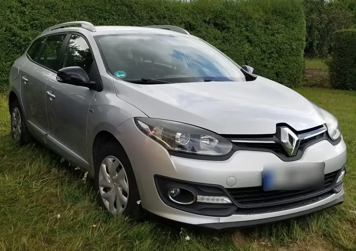 Gebraucht Renault Mégane GrandTour LIMITED 110 PS (80 kW) 2015 Silber Kombi