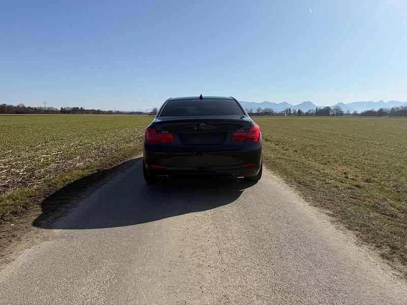 Second-hand BMW 730 245 CP (180 kW) 2012 Negru Berlinǎ