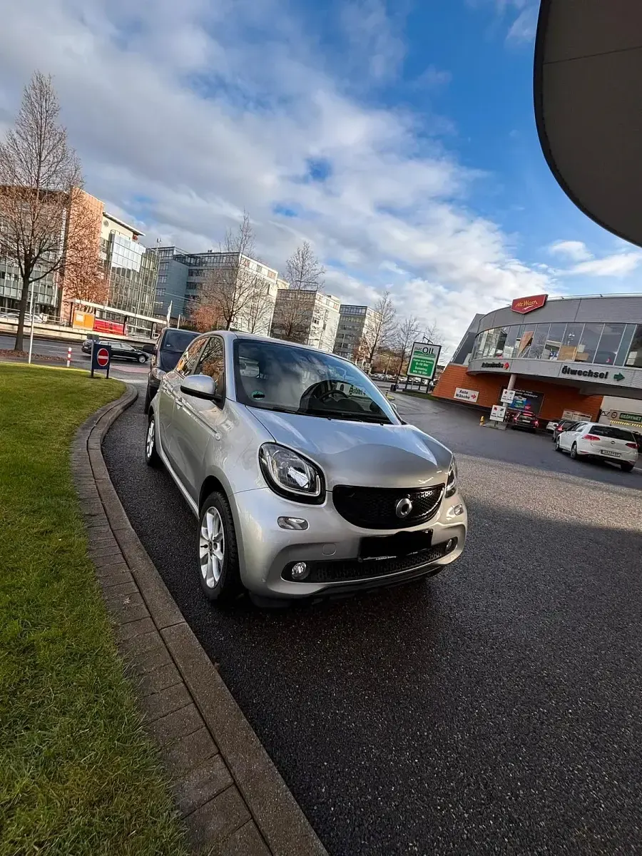Gebraucht Smart ForFour Passion 90 PS (66 kW) 2019 Silber Kleinwagen