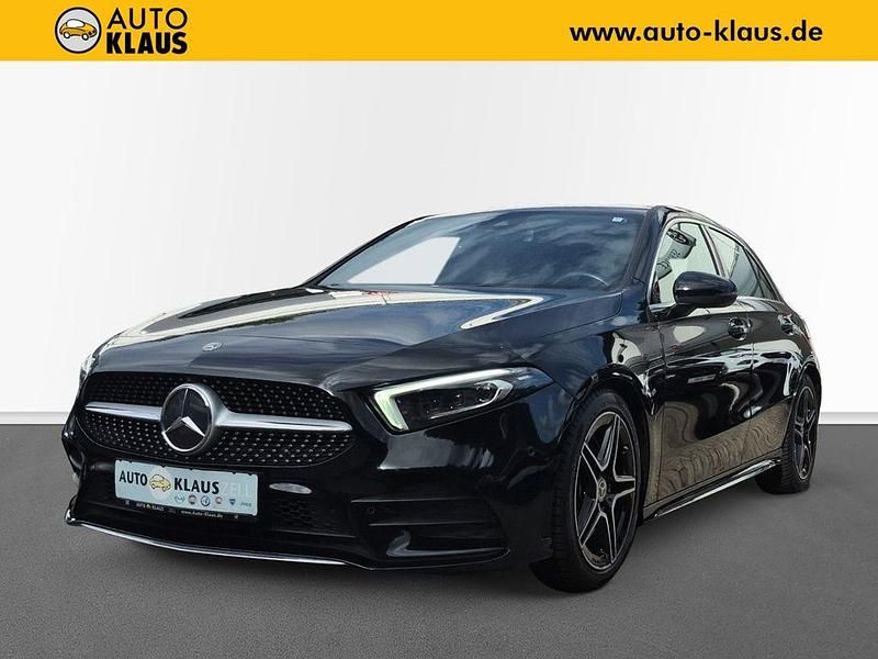 Kosmosschwarz metalliclack (metallic) Gebraucht 2018 Mercedes A250 AMG Limousine | 24.870 € (Fairer Preis) - Bild 1/4