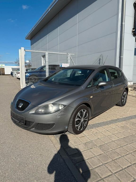 Grau Gebraucht 2007 Seat Leon Limousine | 3.490 € (Etwas zu teuer) - Bild 1/4