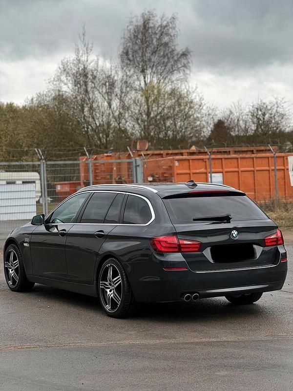 Gebraucht BMW 530 258 PS (189 kW) 2013 Schwarz Kombi