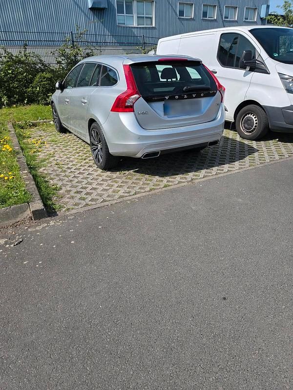 Gebraucht Volvo V60 181 PS (133 kW) 2015 Grau Kombi