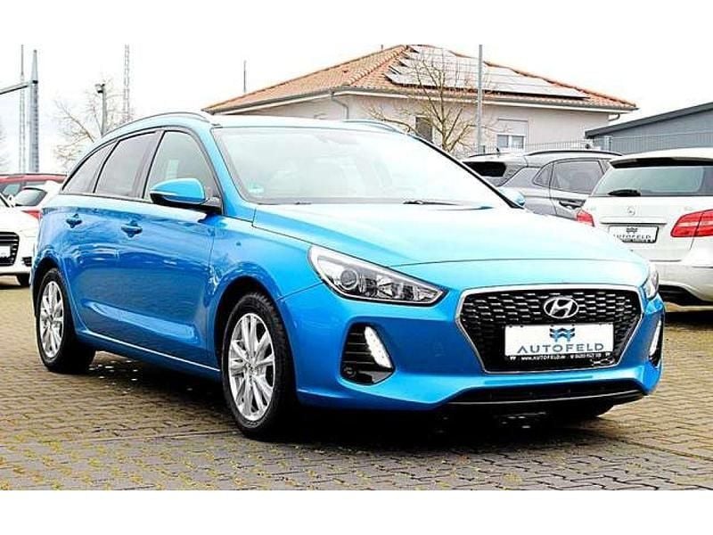 Gebraucht Hyundai i30 101 PS (74 kW) 2017 Blau Kombi