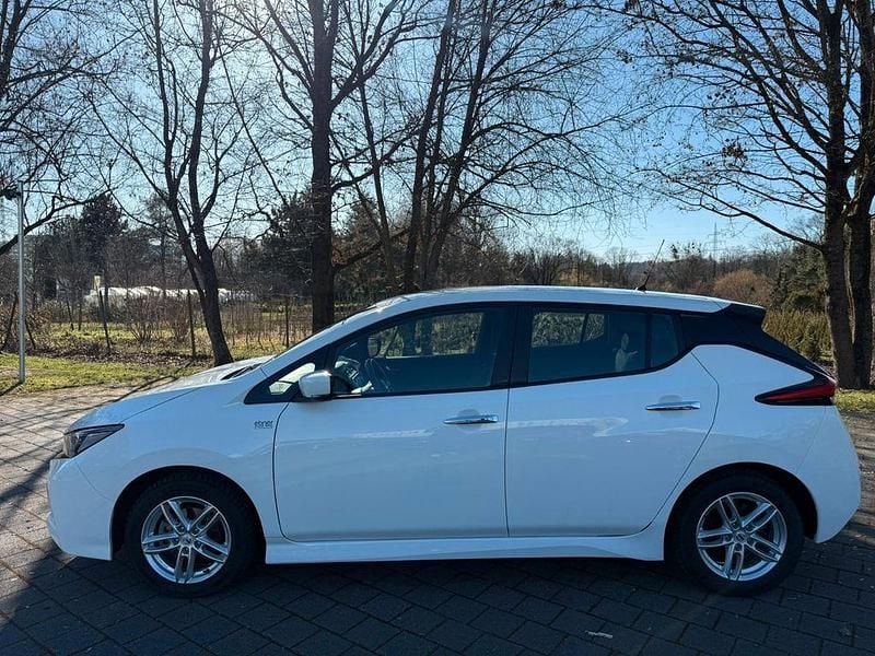 Gebraucht Nissan Leaf Acenta 110 kW (150 PS) 2021 Weiß Kleinwagen