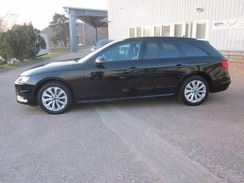 Gebraucht Audi A4 Advanced 163 PS (119 kW) 2023 Schwarz Kombi