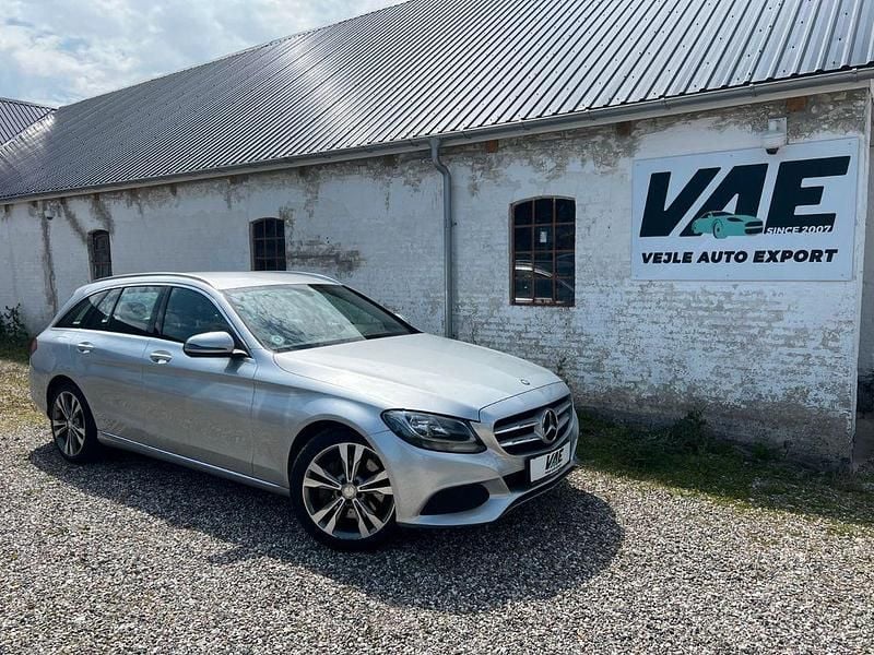 Silber Gebraucht 2016 Mercedes C350e Limousine | 12.300 € (Superpreis) - Bild 1/4