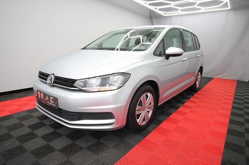 Gebraucht VW Touran Trendline 110 PS (80 kW) 2017 Silber Van / Kleinbus