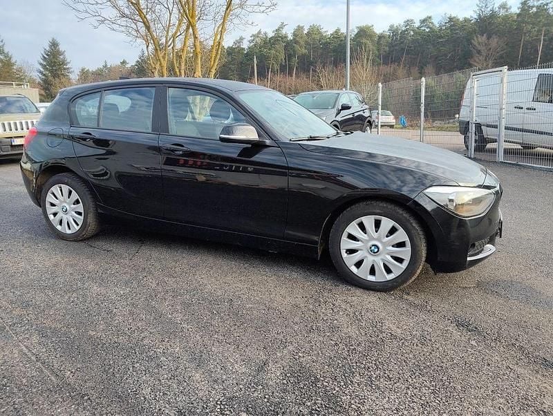 Gebraucht BMW 114 102 PS (75 kW) 2014 Schwarz Kleinwagen