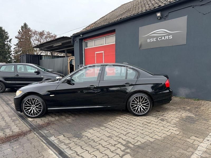 Gebraucht BMW 320 184 PS (135 kW) 2010 Schwarz Limousine
